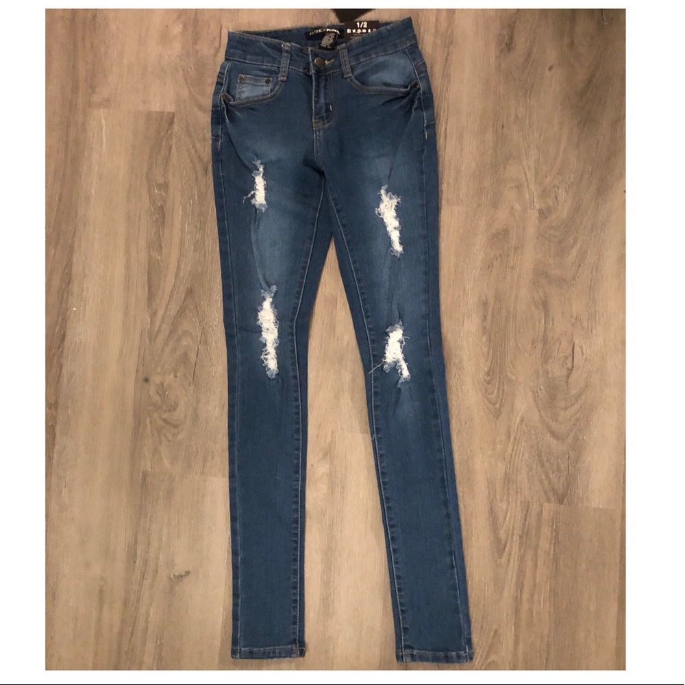 FashionNova NEW distressed butt lifting jeans